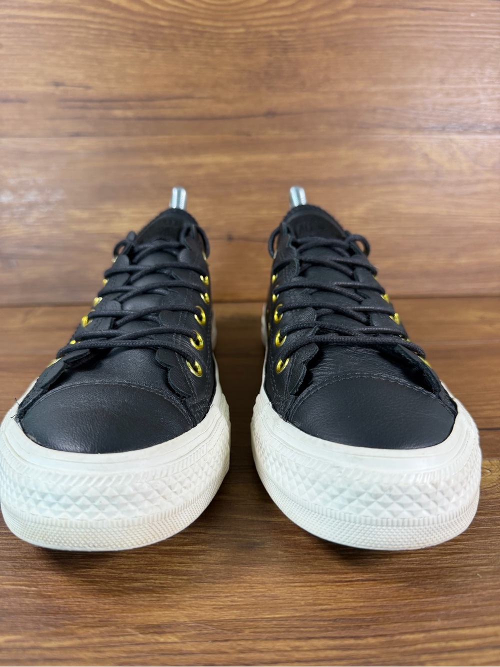Converse‎ ‘Frilly’ Leather Low Top Sneakers Women’s Size 9 Shoes - Picture 3 of 10